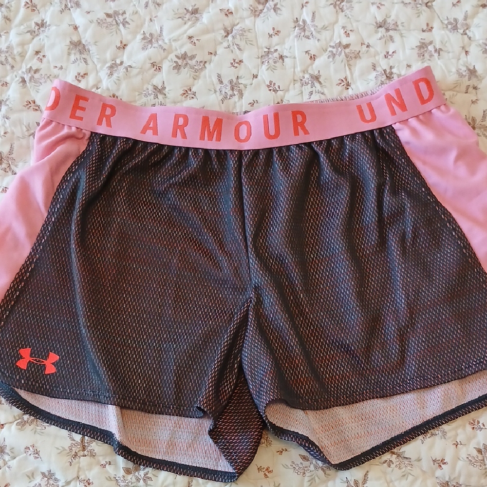 Under Armour Women's Black and Pink Shorts. Medium, Loose fit, Heat Gear!